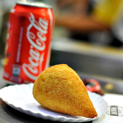1 coxinha de frango + Coca-Cola 350ml