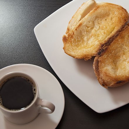 Pão na chapa + Café preto