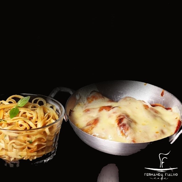 Filé a Parmegiana + Linguine + Molho Branco