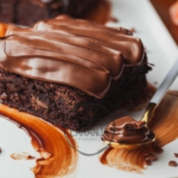 Brownie com cobertura de brigadeiro