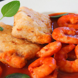 Peixe ao molho de camarão