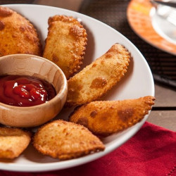Pastel de carne de Sol com Catupiry 10 Und
