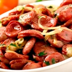 Calabresa acebolada com Fritas