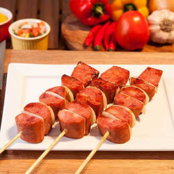 Espeto de linguiça apimentada simples