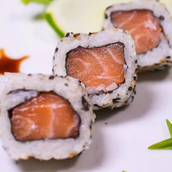 30 - Uramaki Salmão