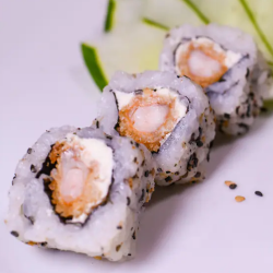 34 - Uramaki Camarão