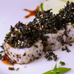 44 - Uramaki Salmão e Couve Crispy
