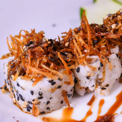 45 - Uramaki Salmão e Batata Crispy