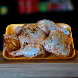 BF Bandeja Coxa E Sobrecoxa Temperada