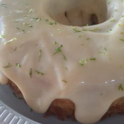 Bolo de Limão com cobertura