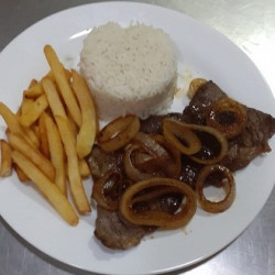 Bife de Carne Acebolado
