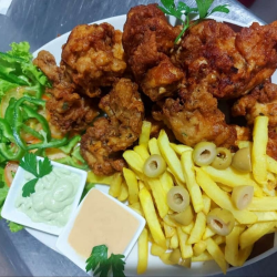 Frango frito com fritas