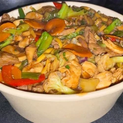 Yakissoba de Carne (serve até 2 pessoas)