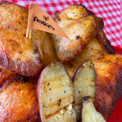 Frango assado inteiro com batata doce