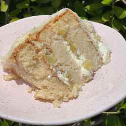 Fatia de bolo de Abacaxi com Coco