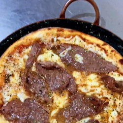 Pizza G de Picanha c/ Bacon + Coca 2L