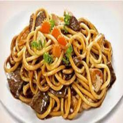 Yakisoba Executivo Carne e Frango