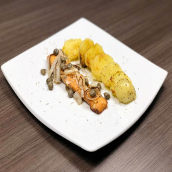 Salmão defumado com batatas
