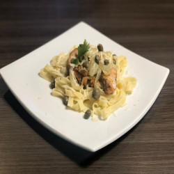 Salmão defumado com tagliatelle