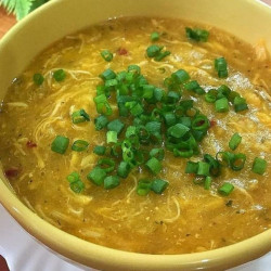 Caldo de frango com azeitona
