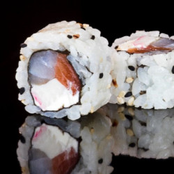 Uramaki Salmão e Kani (10 und)