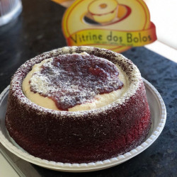 Bolo Piscina Red Velvet
