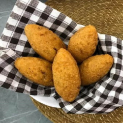 Quibe de arroz com carne