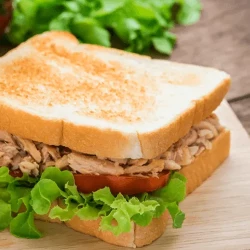 Misto quente com carne caseira artesanal