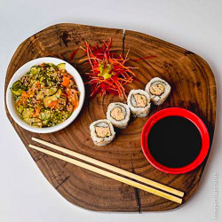 Uramaki de patê de atum