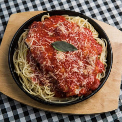 Spaghetti a parmiggiana para dividir